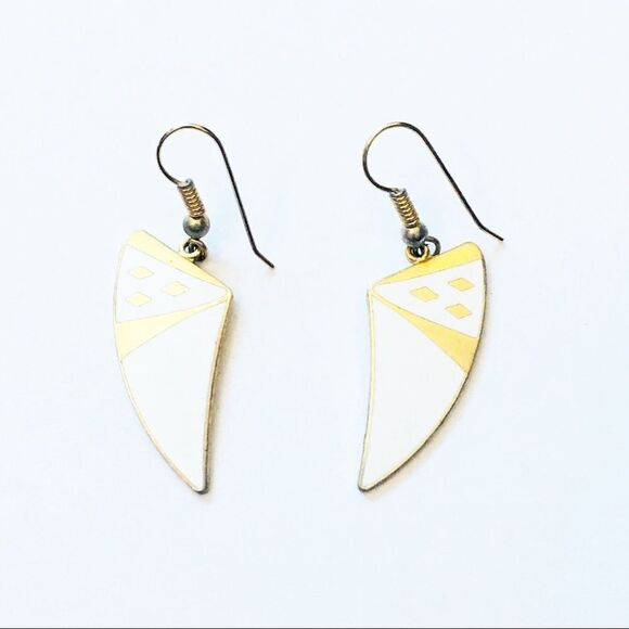 Samuel huang goldtone and white earrings - Picture 2 of 4